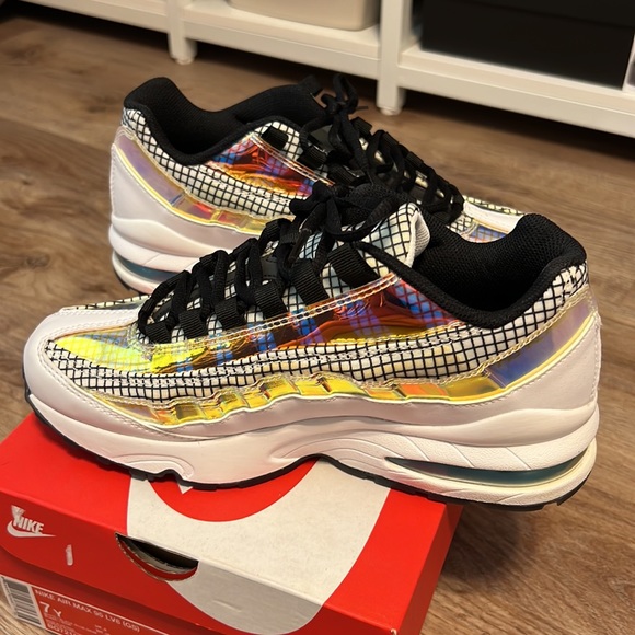 Nike Air Max 95 LV8 in White/Blue/Glaze Black - Picture 9 of 13